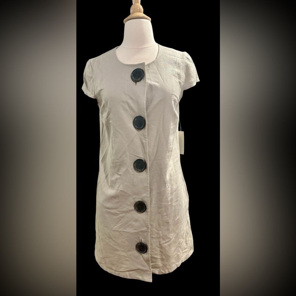 NWT Tan/Beige Shift Dress w/ Large Black Buttons by Tash+Sophie-size Small